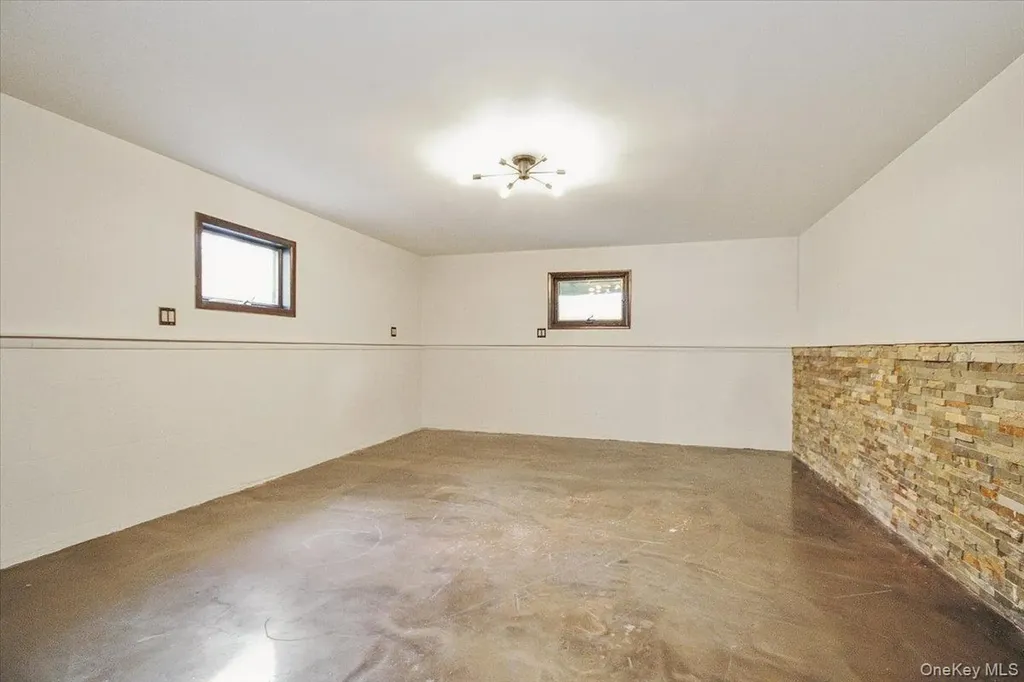 102 Old Post Road Marlboro NY 12542
