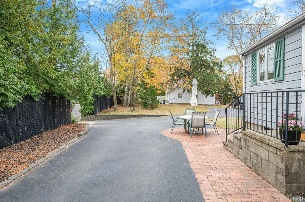 305 Terry Road Smithtown NY 11787