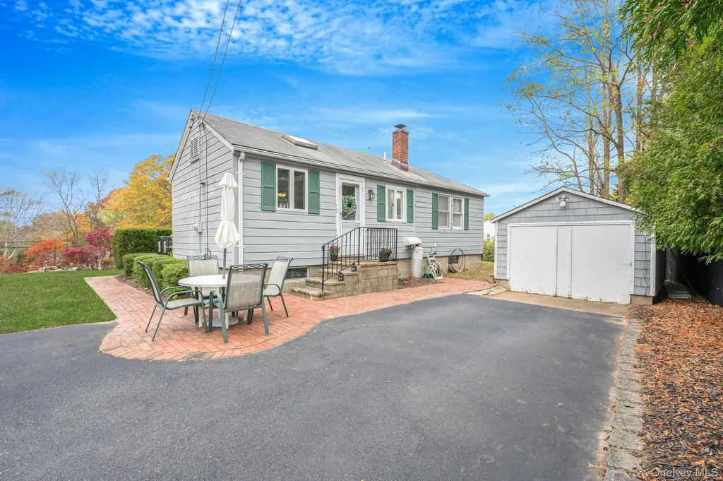 305 Terry Road Smithtown NY 11787