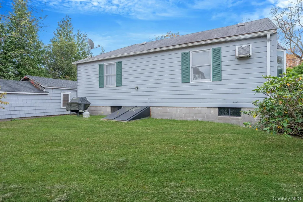 305 Terry Road Smithtown NY 11787