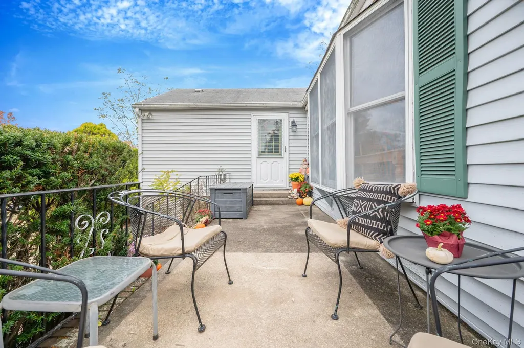 305 Terry Road Smithtown NY 11787