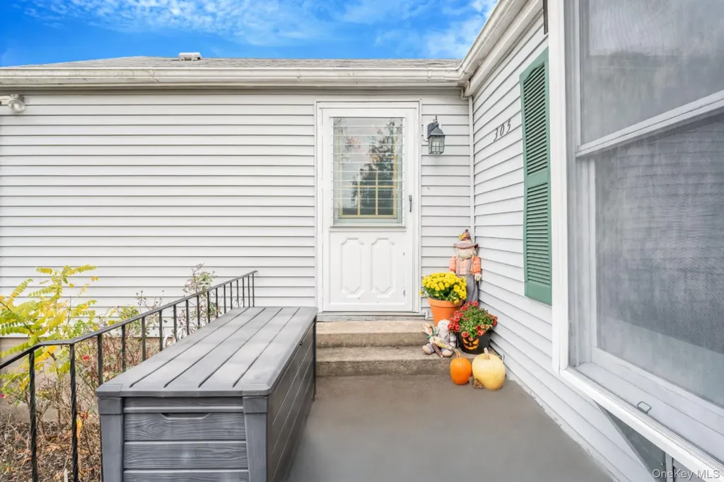 305 Terry Road Smithtown NY 11787