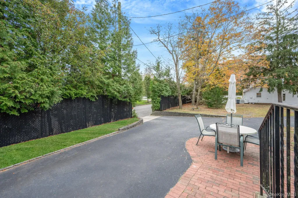 305 Terry Road Smithtown NY 11787