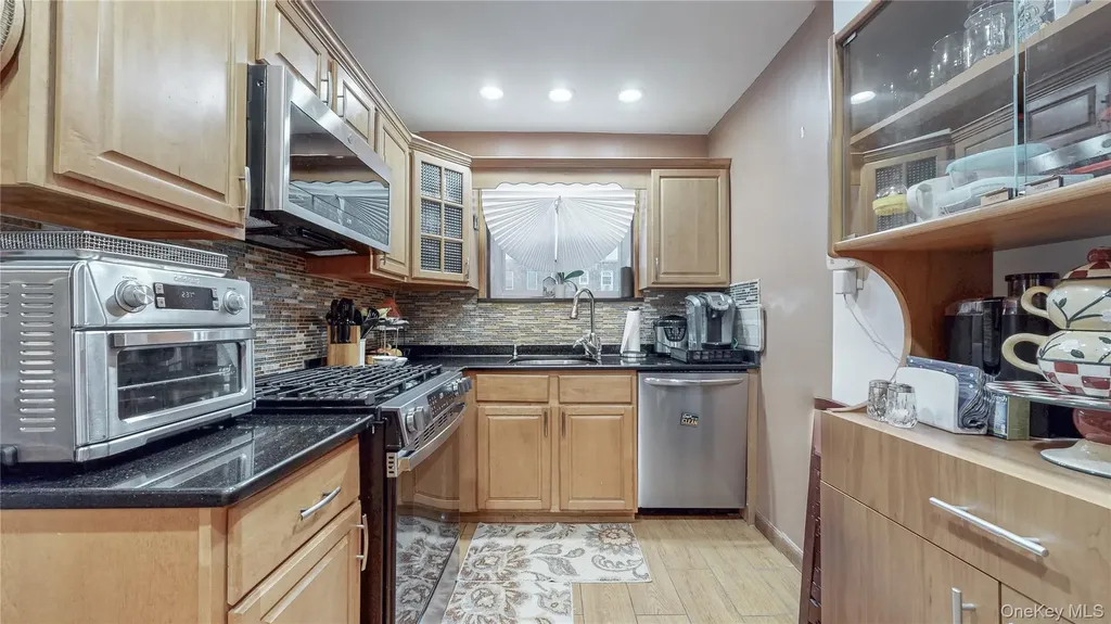 18908 114th Road Saint Albans NY 11412
