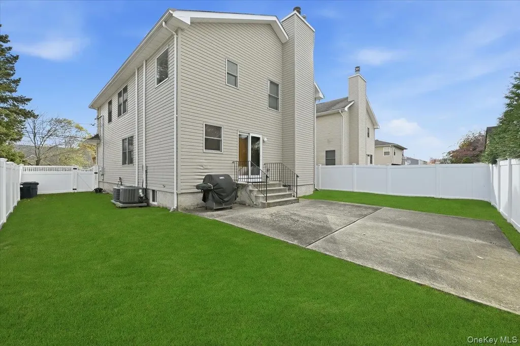 2202 Beech Street Wantagh NY 11793