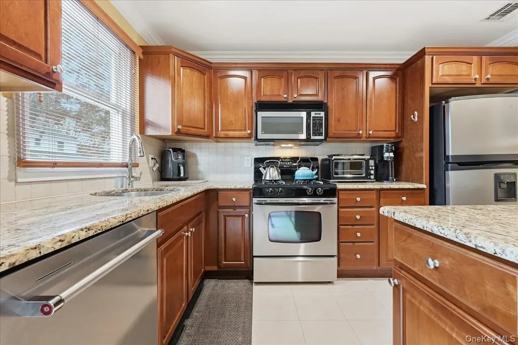2202 Beech Street Wantagh NY 11793