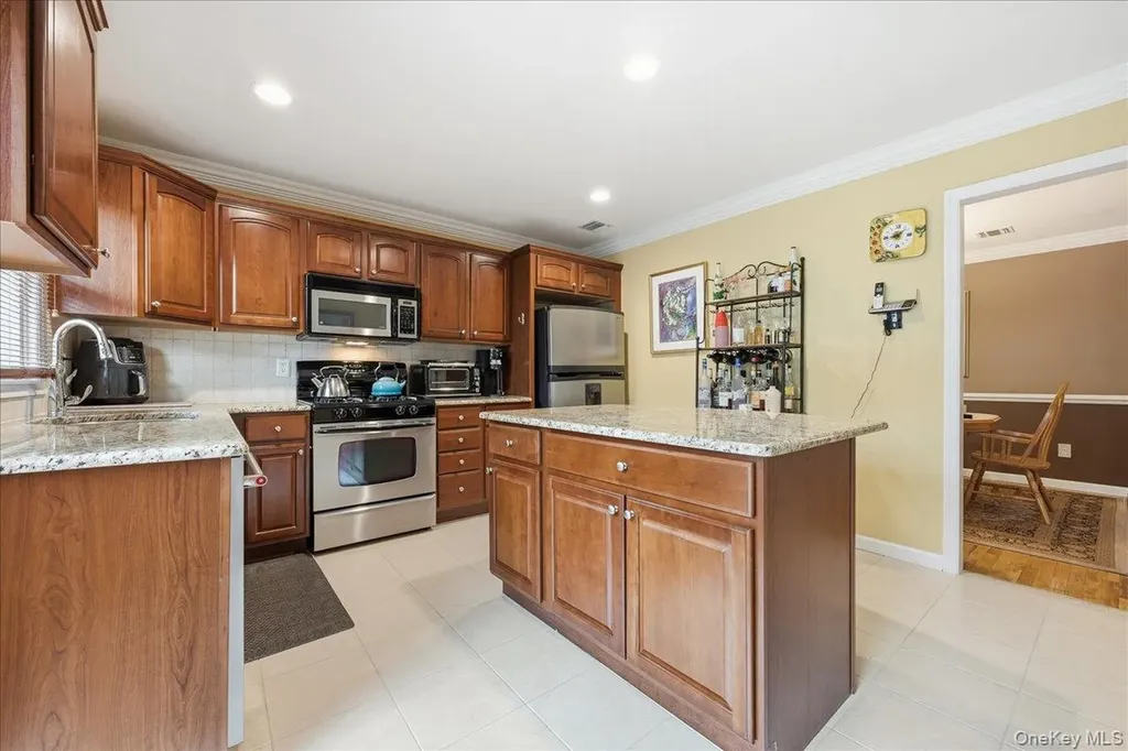 2202 Beech Street Wantagh NY 11793