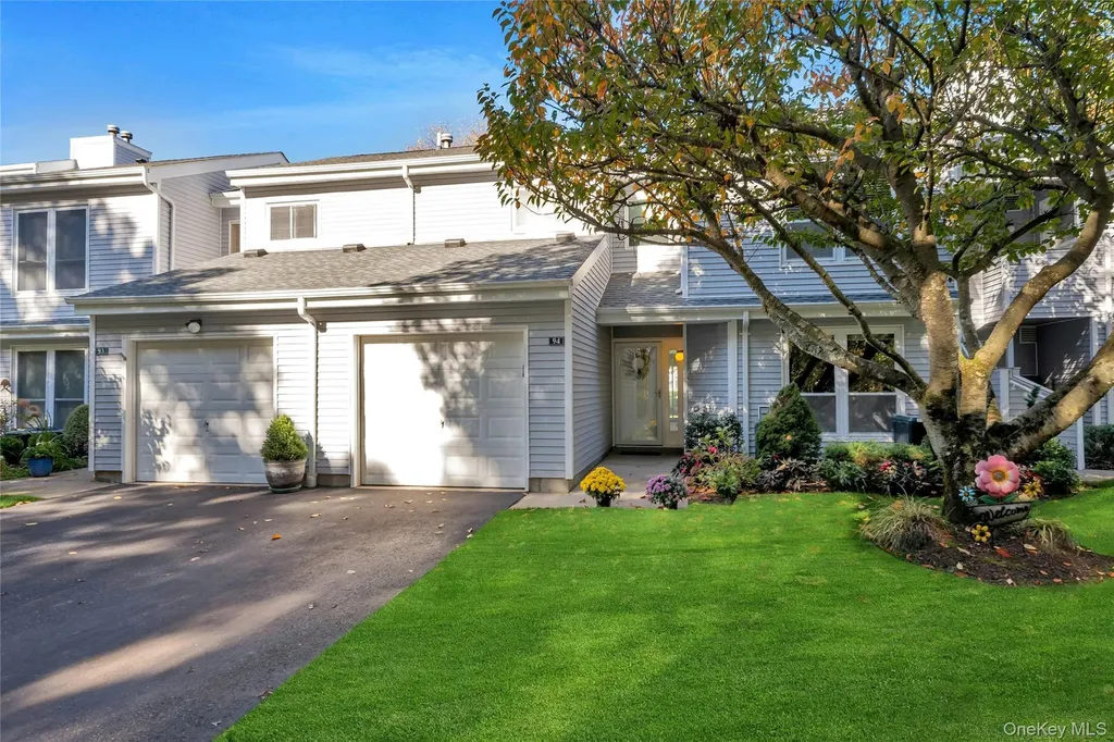 94 Hampton Vista Drive Manorville NY 11949