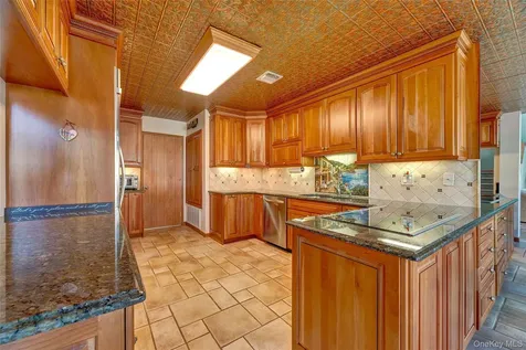 94 Hampton Vista Drive Manorville NY 11949