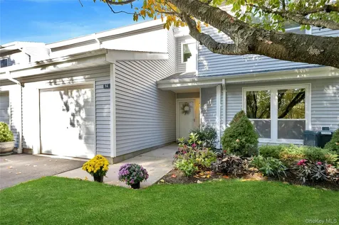 94 Hampton Vista Drive Manorville NY 11949