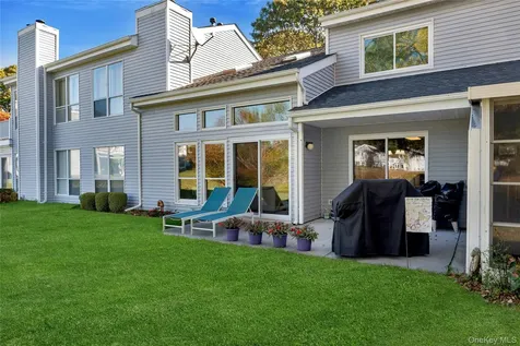 94 Hampton Vista Drive Manorville NY 11949