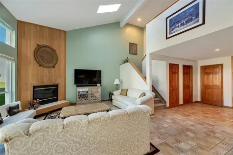 94 Hampton Vista Drive Manorville NY 11949