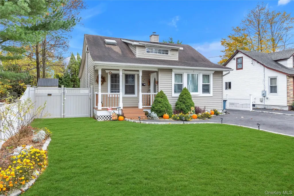 84 Cedar Street Islip NY 11751