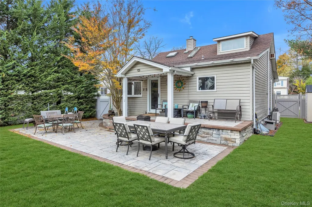 84 Cedar Street Islip NY 11751