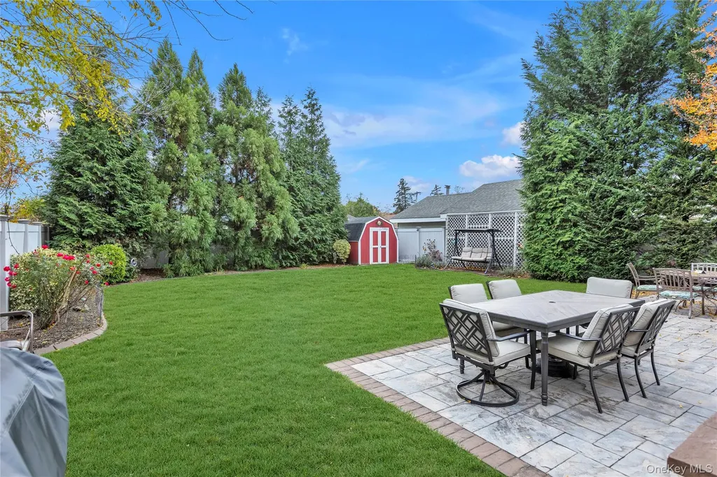 84 Cedar Street Islip NY 11751