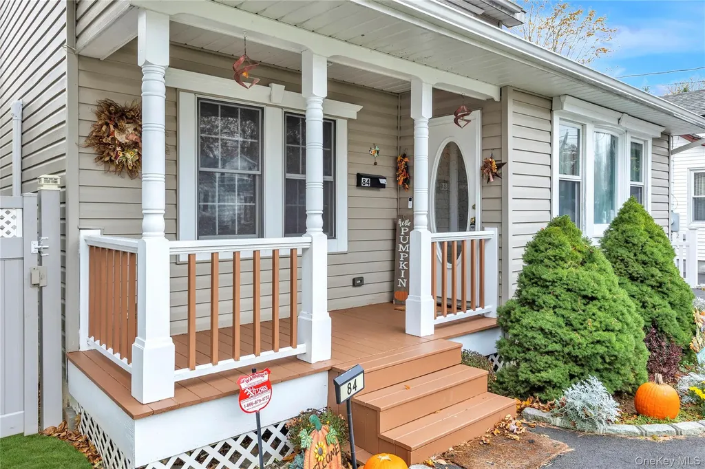 84 Cedar Street Islip NY 11751