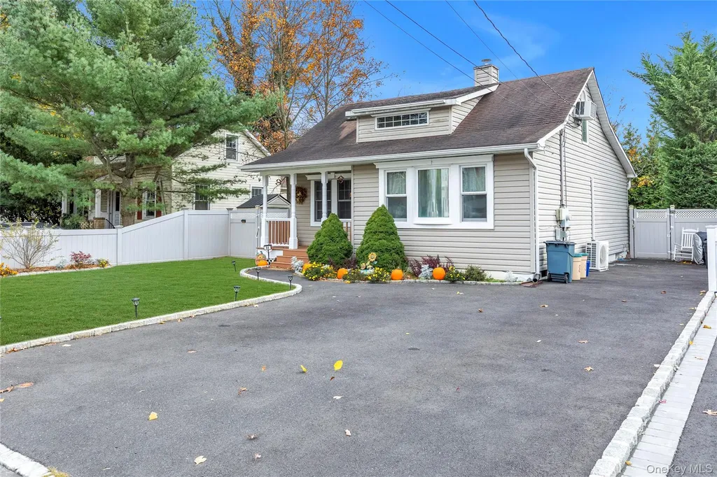 84 Cedar Street Islip NY 11751