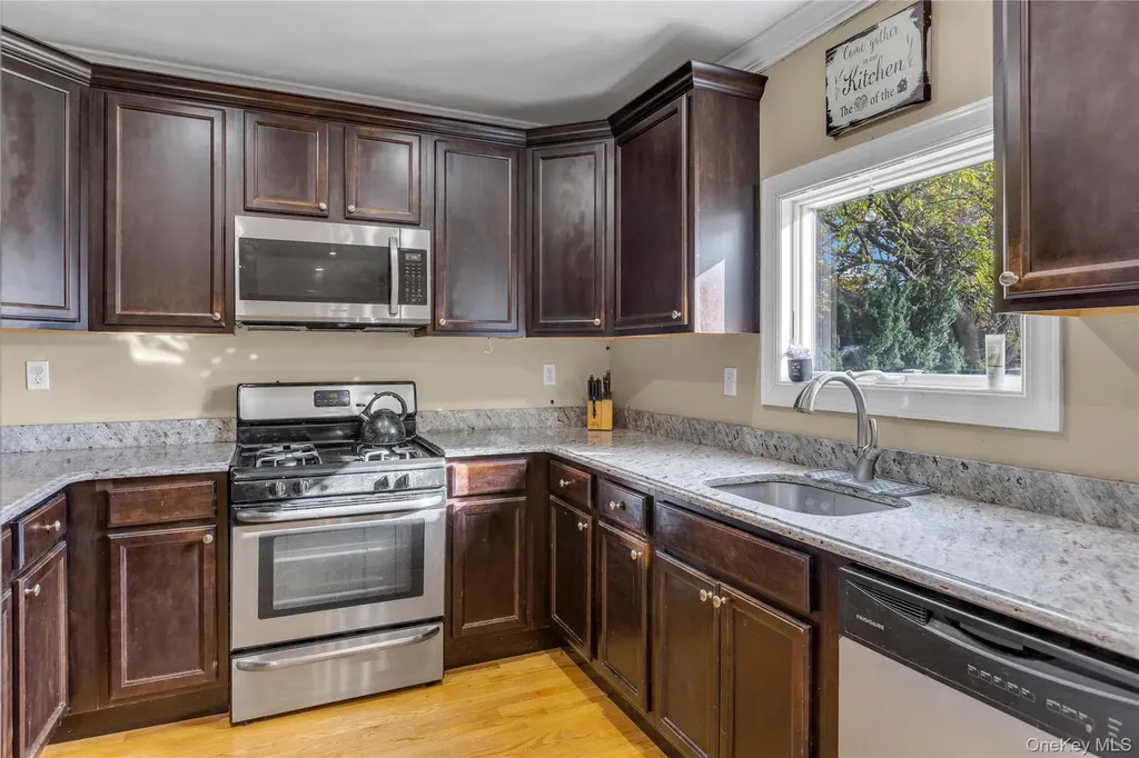 84 Cedar Street Islip NY 11751
