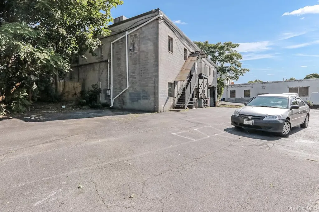 471 Broadway Newburgh NY 12550