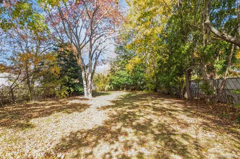 7 W Bay Shore Road Bay Shore NY 11706