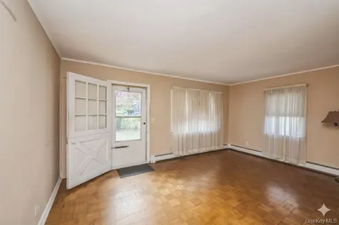 7 W Bay Shore Road Bay Shore NY 11706