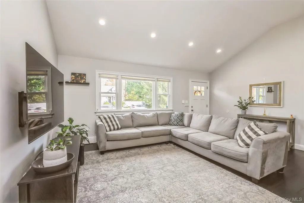 1692 Feureisen Avenue Bohemia NY 11716