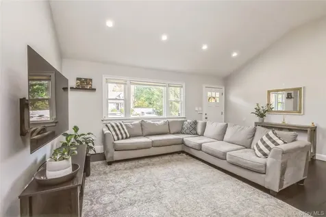 1692 Feureisen Avenue Bohemia NY 11716