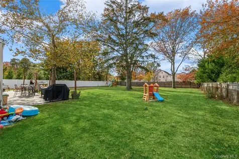 1692 Feureisen Avenue Bohemia NY 11716