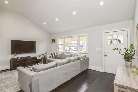 1692 Feureisen Avenue Bohemia NY 11716