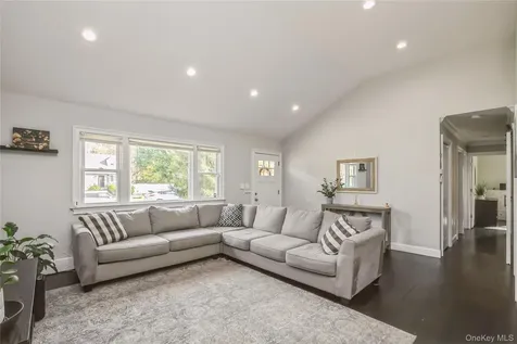 1692 Feureisen Avenue Bohemia NY 11716