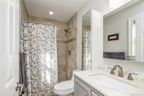 1692 Feureisen Avenue Bohemia NY 11716