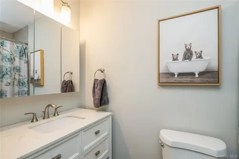 1692 Feureisen Avenue Bohemia NY 11716