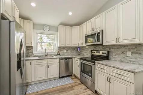 1692 Feureisen Avenue Bohemia NY 11716