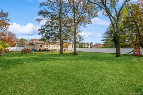 1692 Feureisen Avenue Bohemia NY 11716