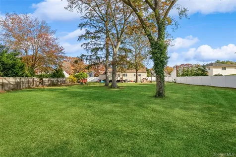 1692 Feureisen Avenue Bohemia NY 11716