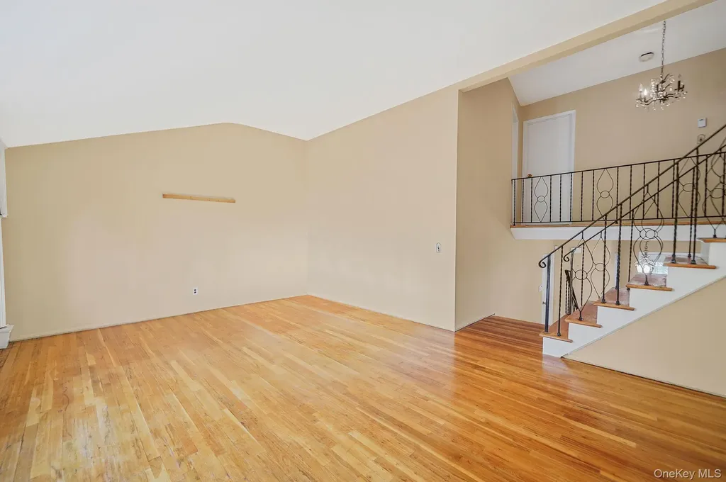 28 Glacier Drive Smithtown NY 11787