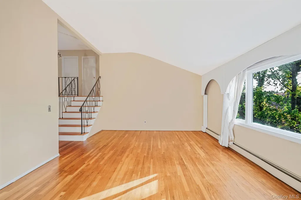 28 Glacier Drive Smithtown NY 11787