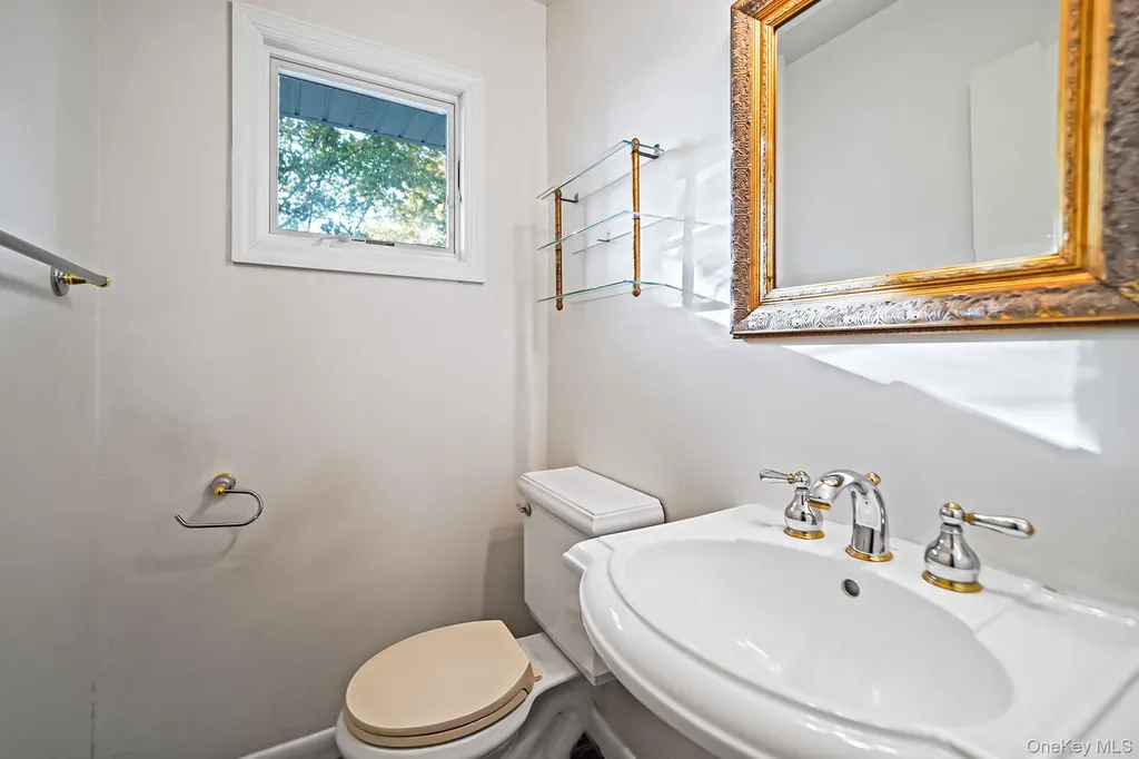 28 Glacier Drive Smithtown NY 11787