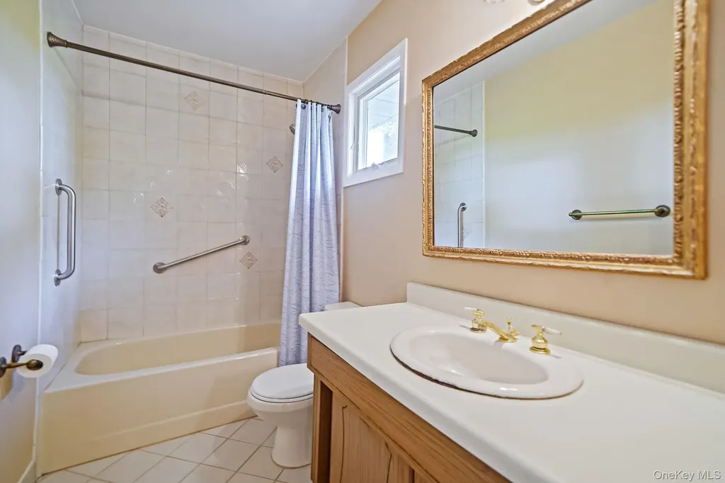 28 Glacier Drive Smithtown NY 11787