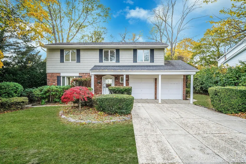 28 Glacier Drive Smithtown NY 11787