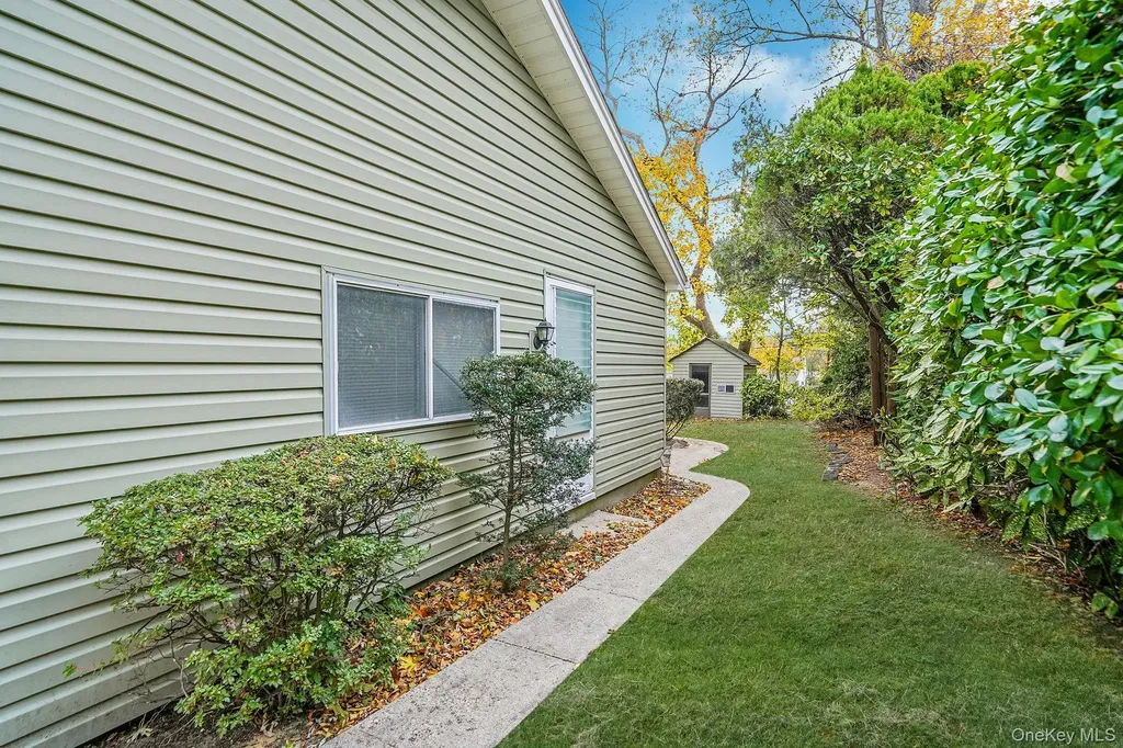28 Glacier Drive Smithtown NY 11787