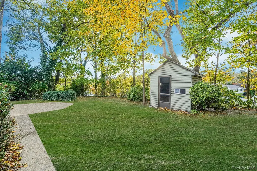 28 Glacier Drive Smithtown NY 11787