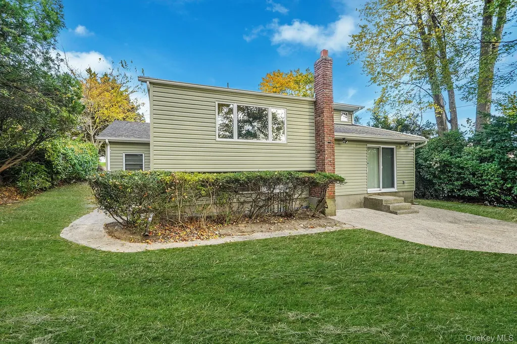 28 Glacier Drive Smithtown NY 11787