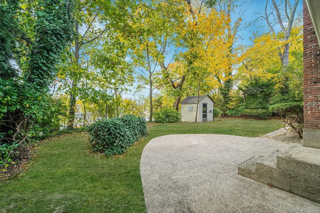 28 Glacier Drive Smithtown NY 11787