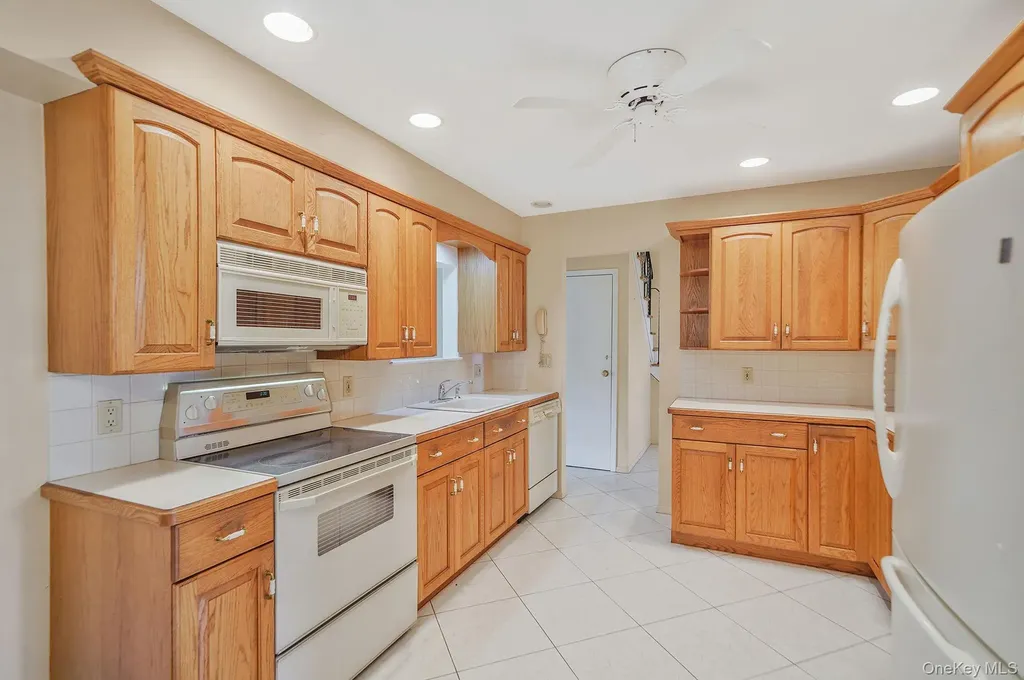 28 Glacier Drive Smithtown NY 11787