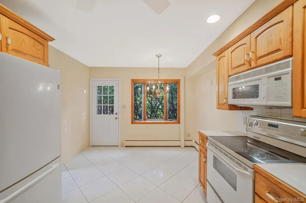 28 Glacier Drive Smithtown NY 11787