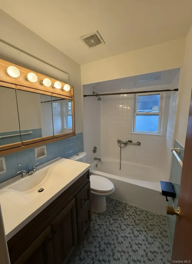 301 Copiague Place Copiague NY 11726