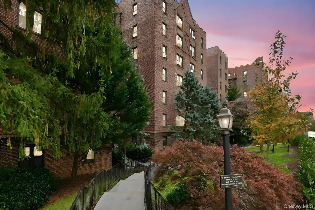 142 Garth Road Scarsdale NY 10583