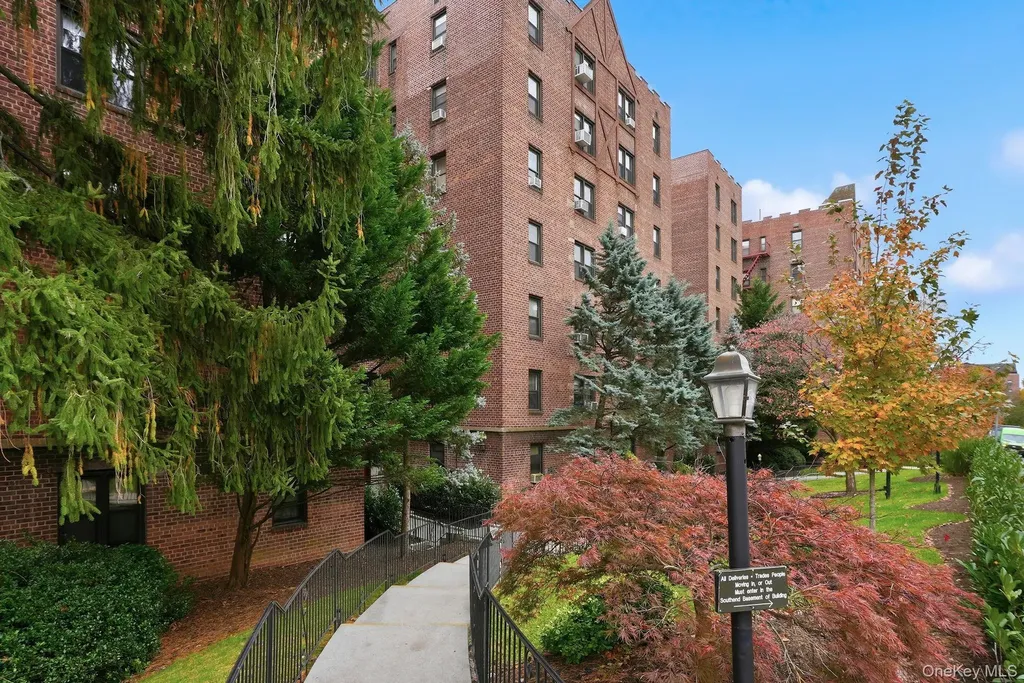 142 Garth Road Scarsdale NY 10583