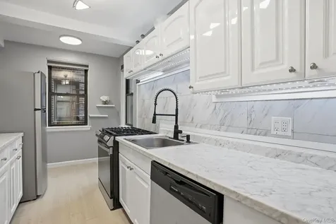 142 Garth Road Scarsdale NY 10583